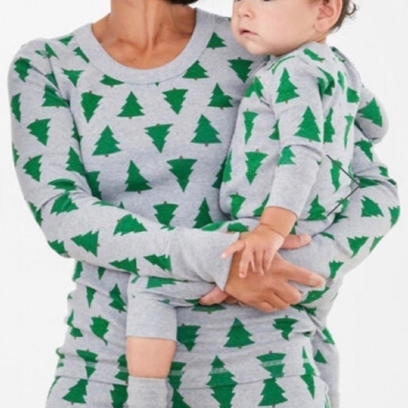 Hanna Andersson Tannenbaum Christmas tree holiday print scoop neck pajama top - Picture 2 of 7